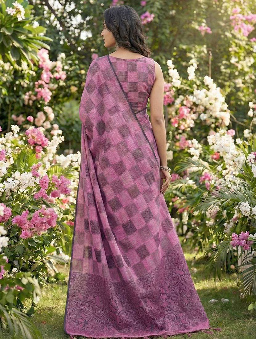 women checkered handloom saree with blouse - 22329356 -  Standard Image - 2
