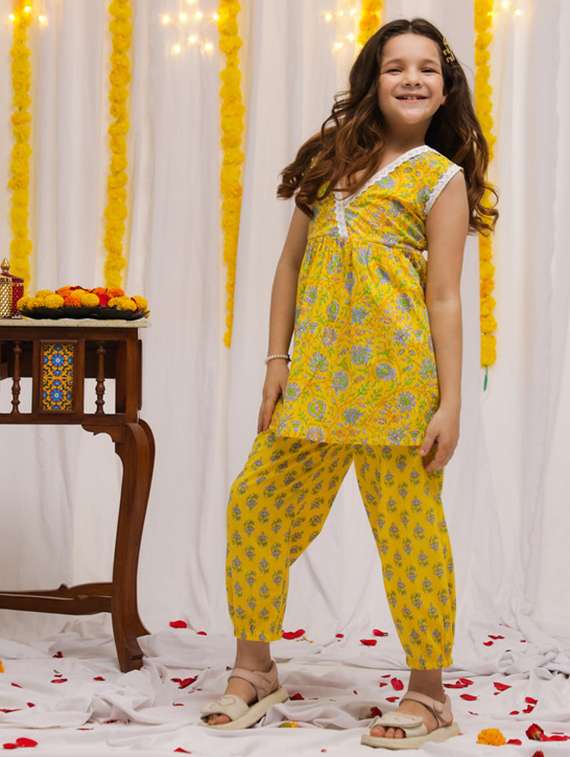 girls printed sleeveless kurta & salwar set - 22329519 -  Standard Image - 2