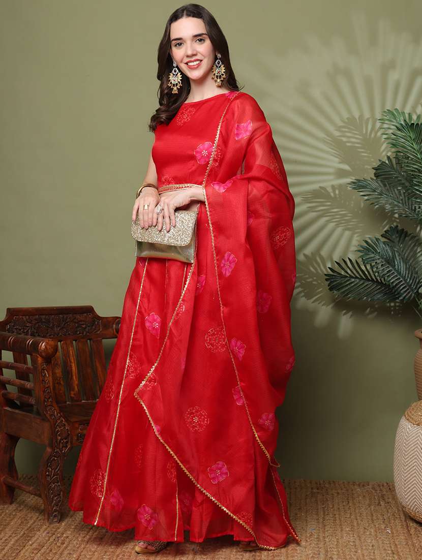 women printed sleeveless lehenga and choli set with dupatta