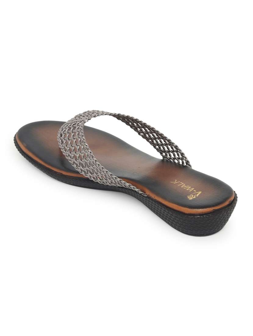 Women Solid Slip On Flat Sandal - 22331906 -  Standard Image - 2
