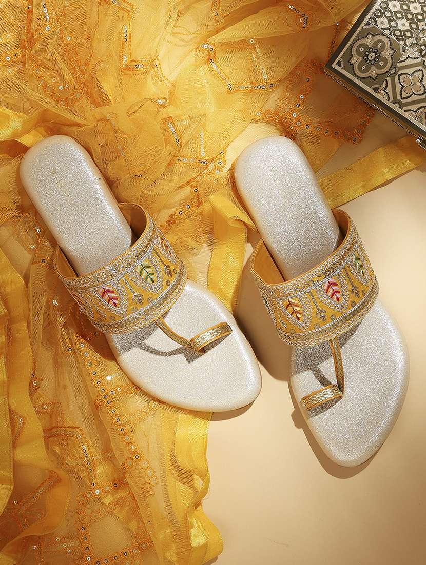 women embroidered one toe flat sandal