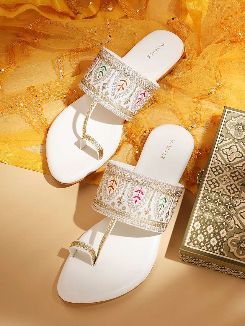 women embroidered one toe flat sandal