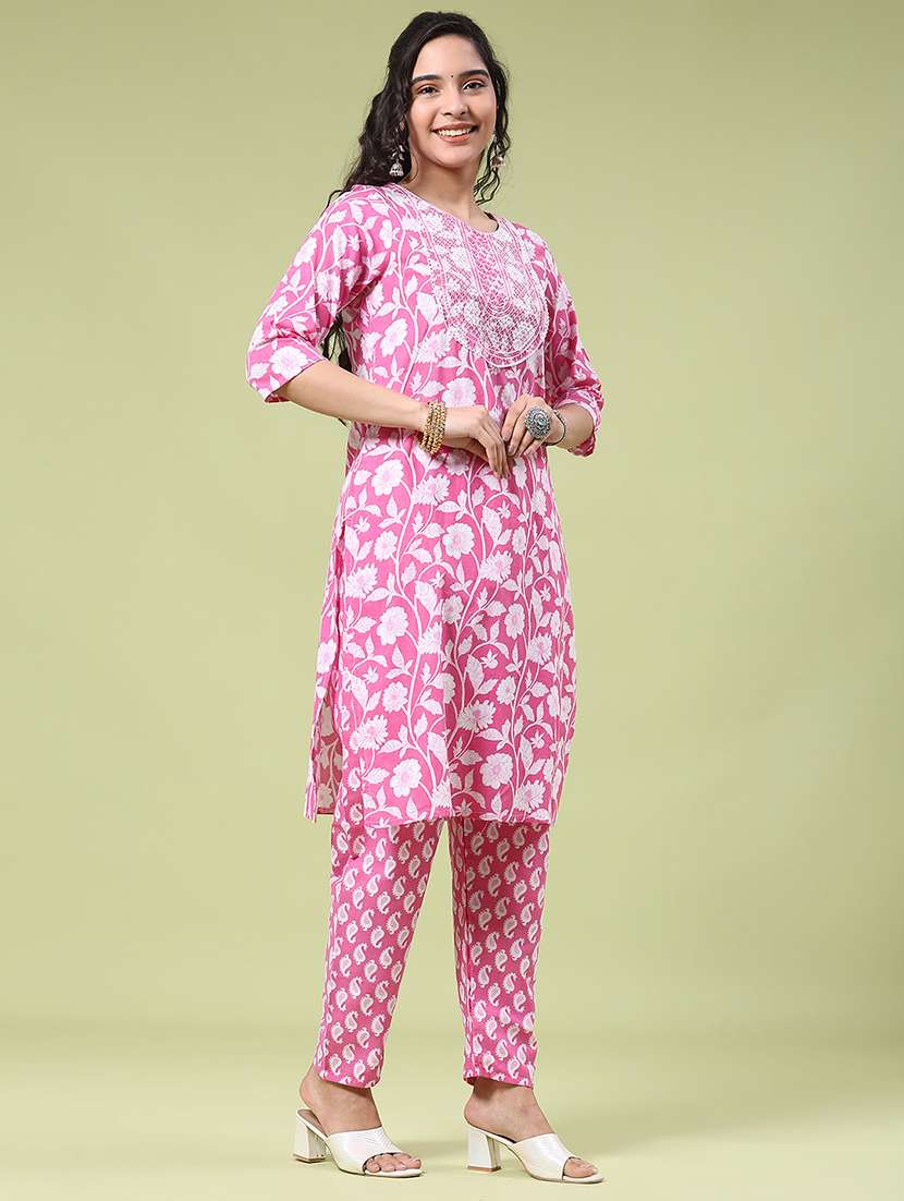 women floral three quarter sleeve kurta pant with dupatta set - 22335537 -  Standard Image - 2
