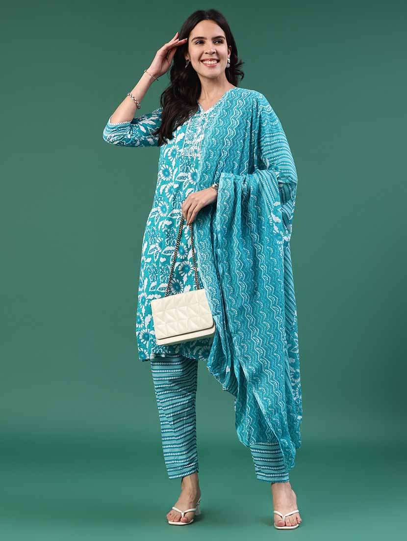 women floral three quarter sleeve kurta pant with dupatta set - 22336713 -  Standard Image - 2