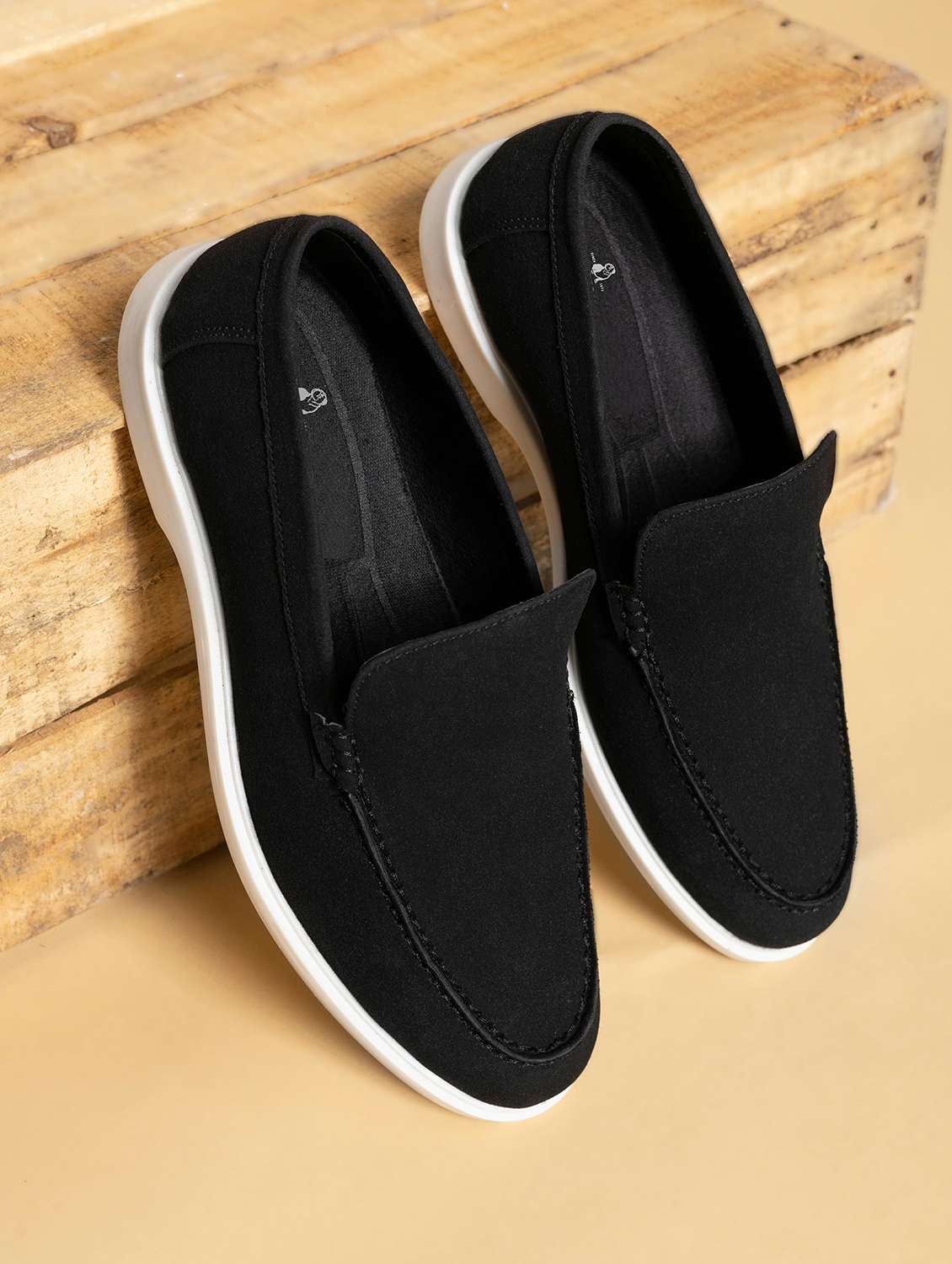 men solid slip on loafer