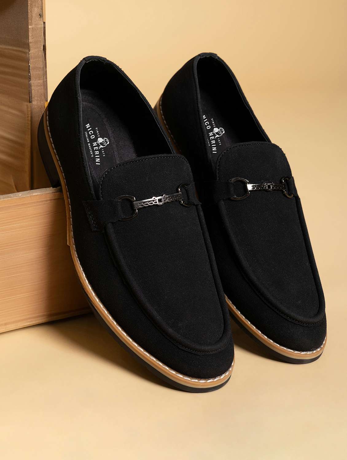 men solid slip on loafer