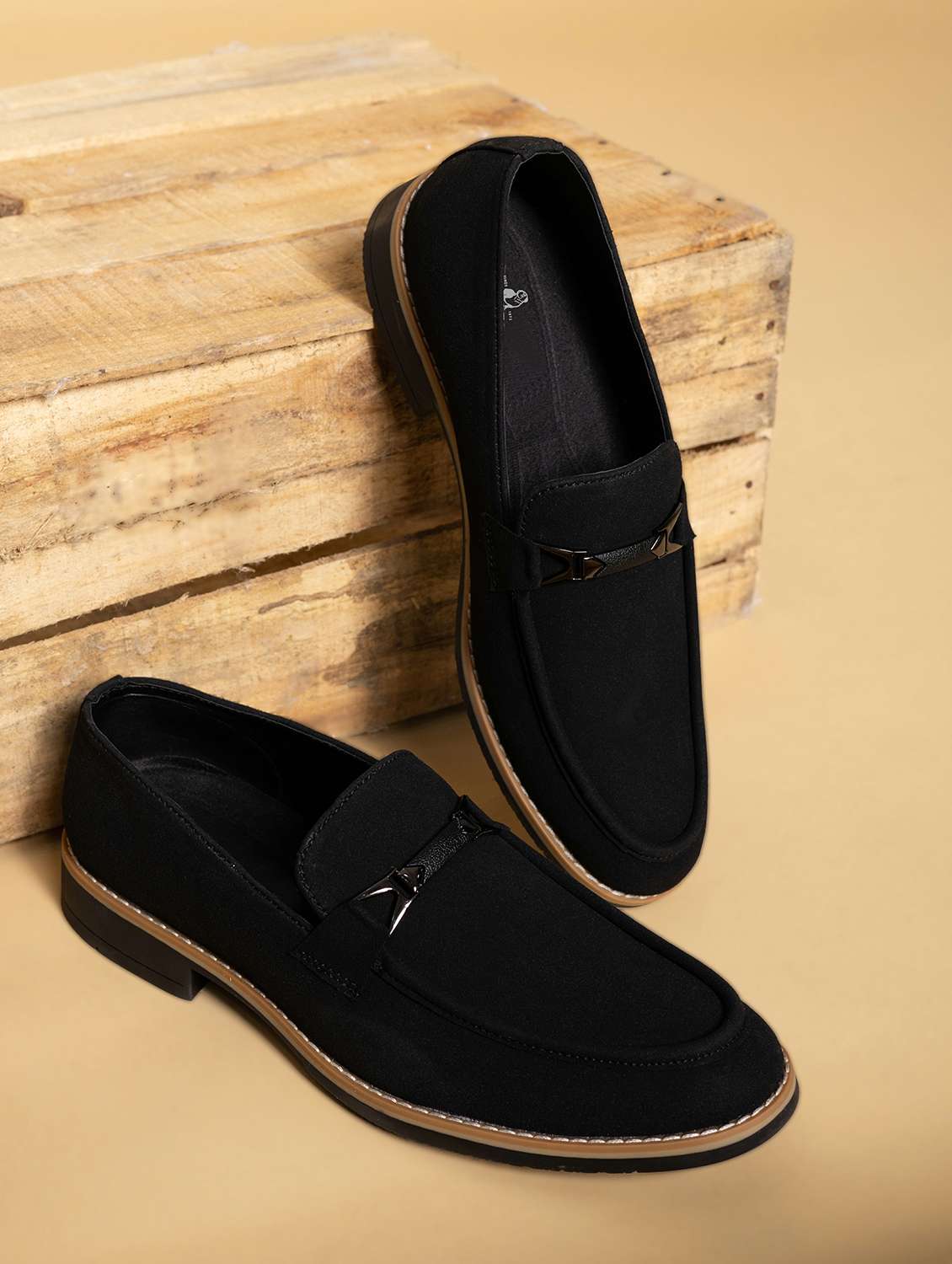 men solid slip on loafer