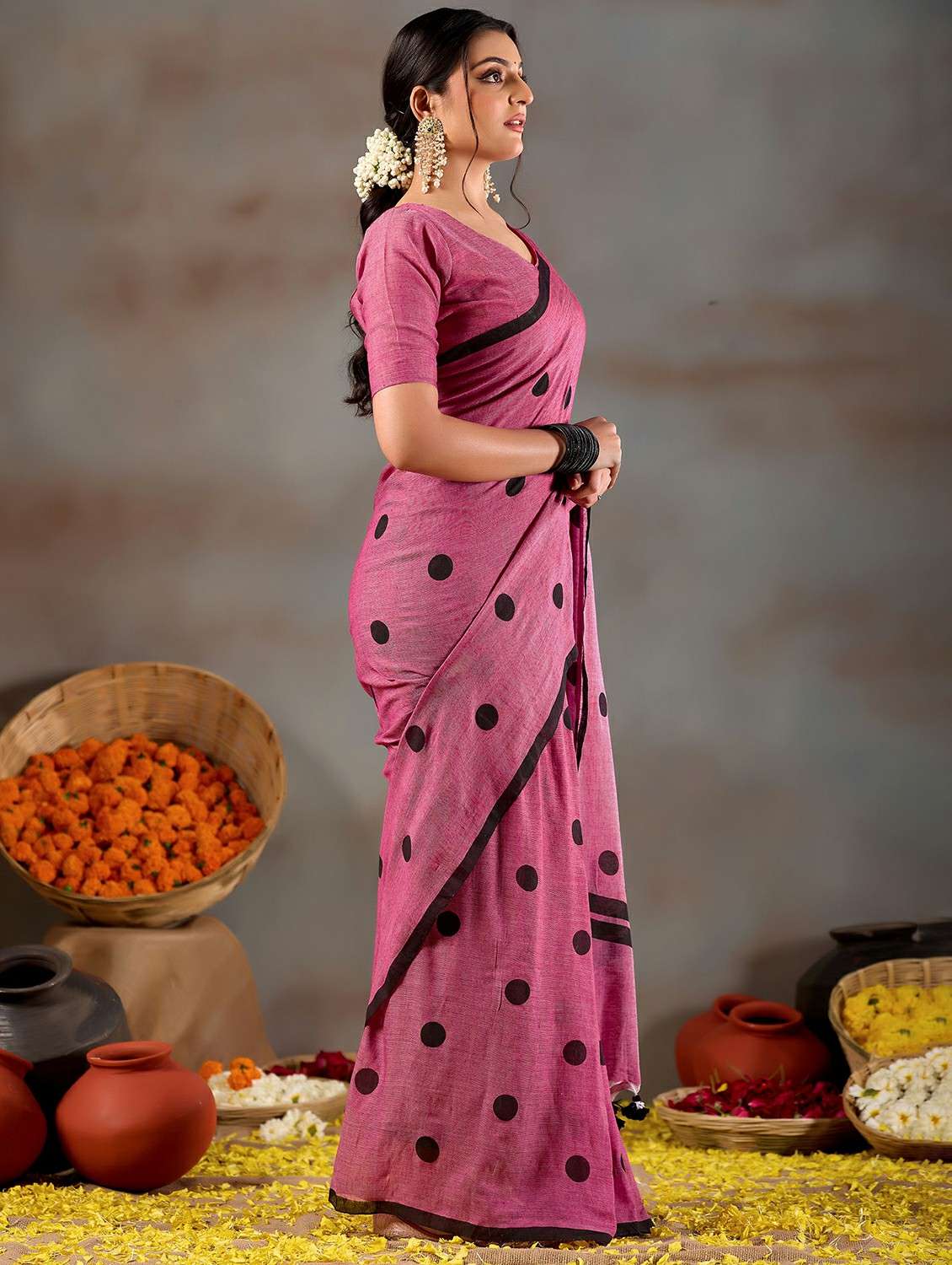 women polka dot handloom saree with blouse - 22337658 -  Standard Image - 2