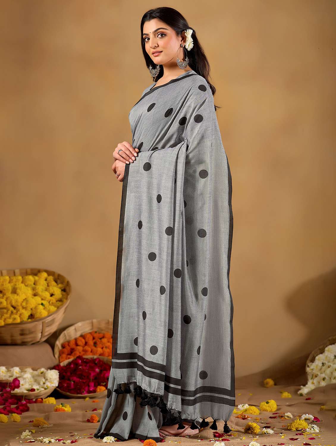 women polka dot handloom saree with blouse - 22337659 -  Standard Image - 2