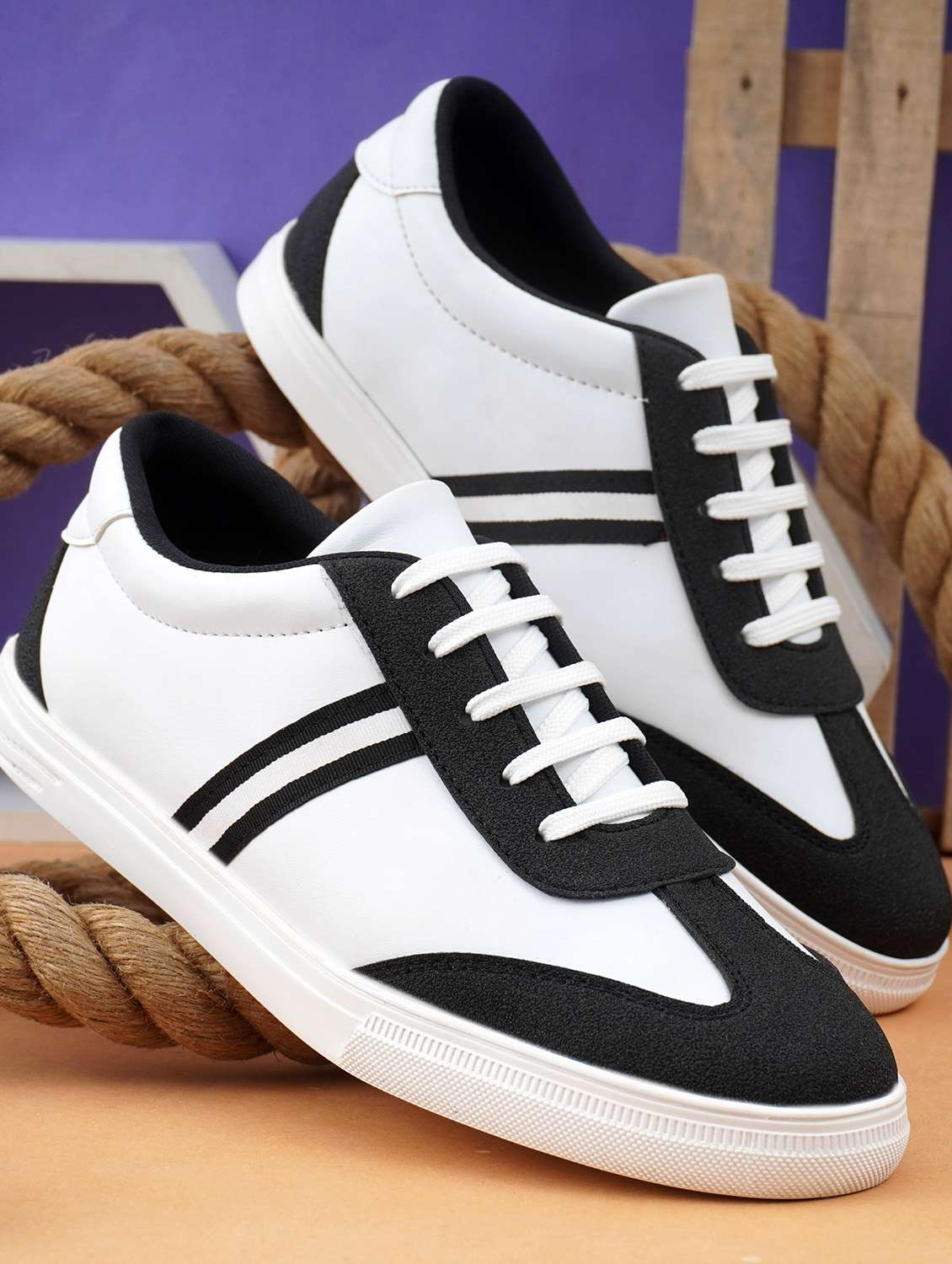 men white lace-up sneaker