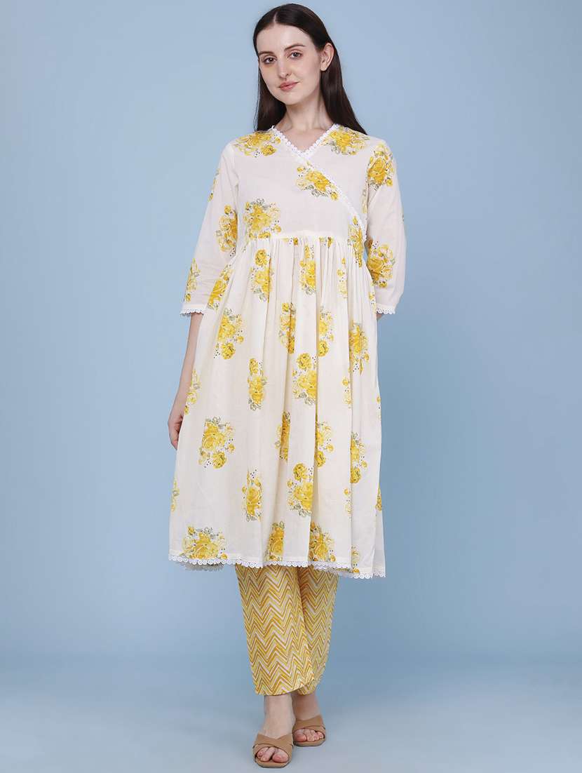 women printed three quarter sleeves kurta pant set - 22338479 -  Standard Image - 2