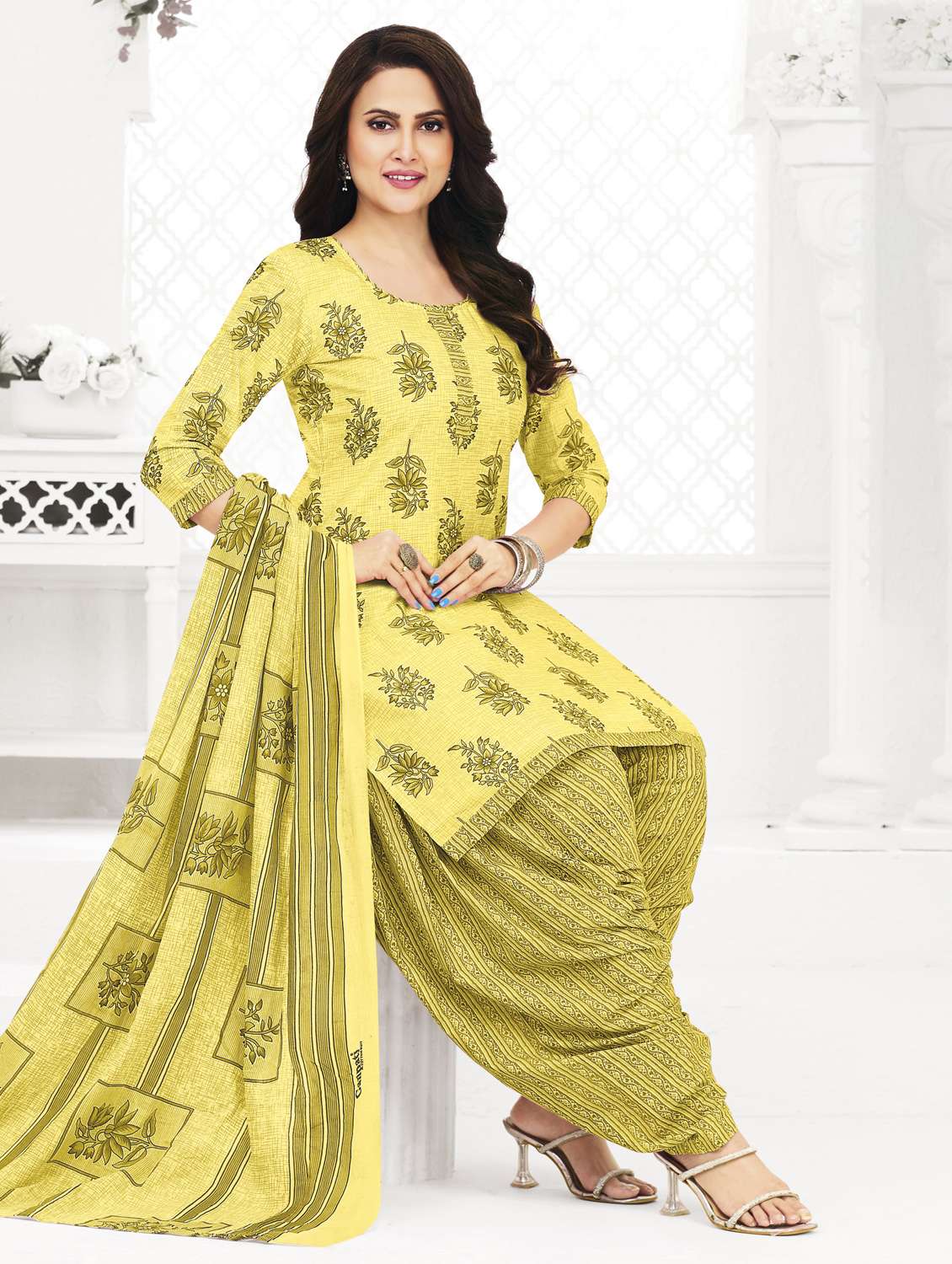 women printed three quarter sleeve kurta patiala with dupatta set