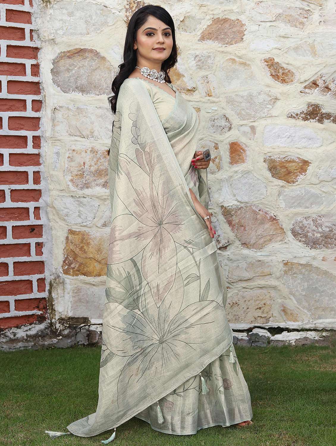 women floral printed handloom saree with blouse - 22339452 -  Standard Image - 2