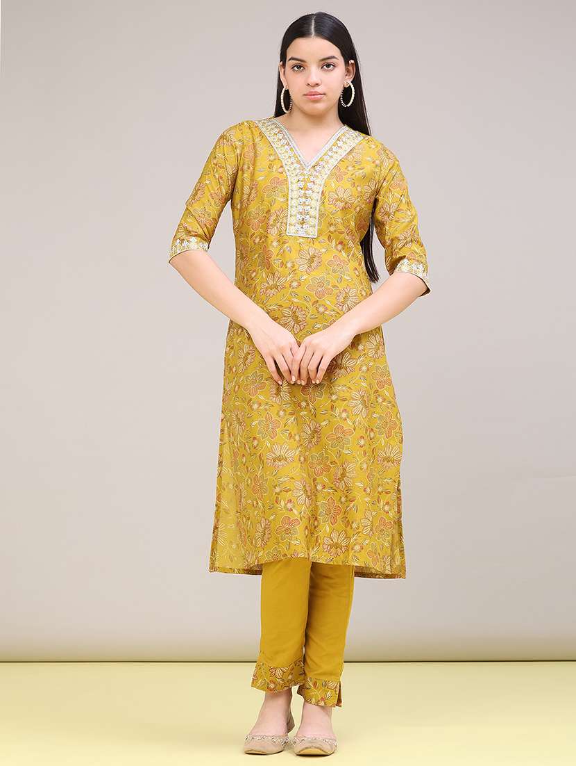 Women Embroidered Three Quarter Sleeve Kurta Pant Set - 22339932 -  Standard Image - 2