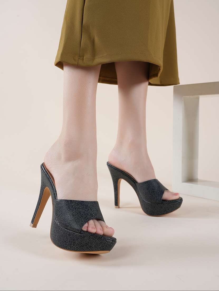 women slip on sandals - 22341357 -  Standard Image - 2