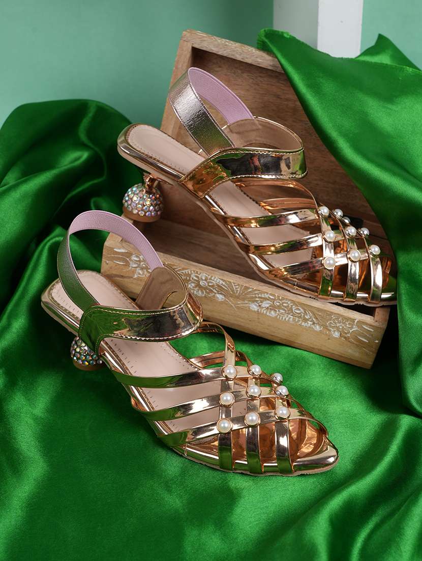 women solid beack strap heels