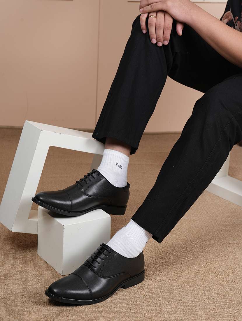 men solid lace up oxford