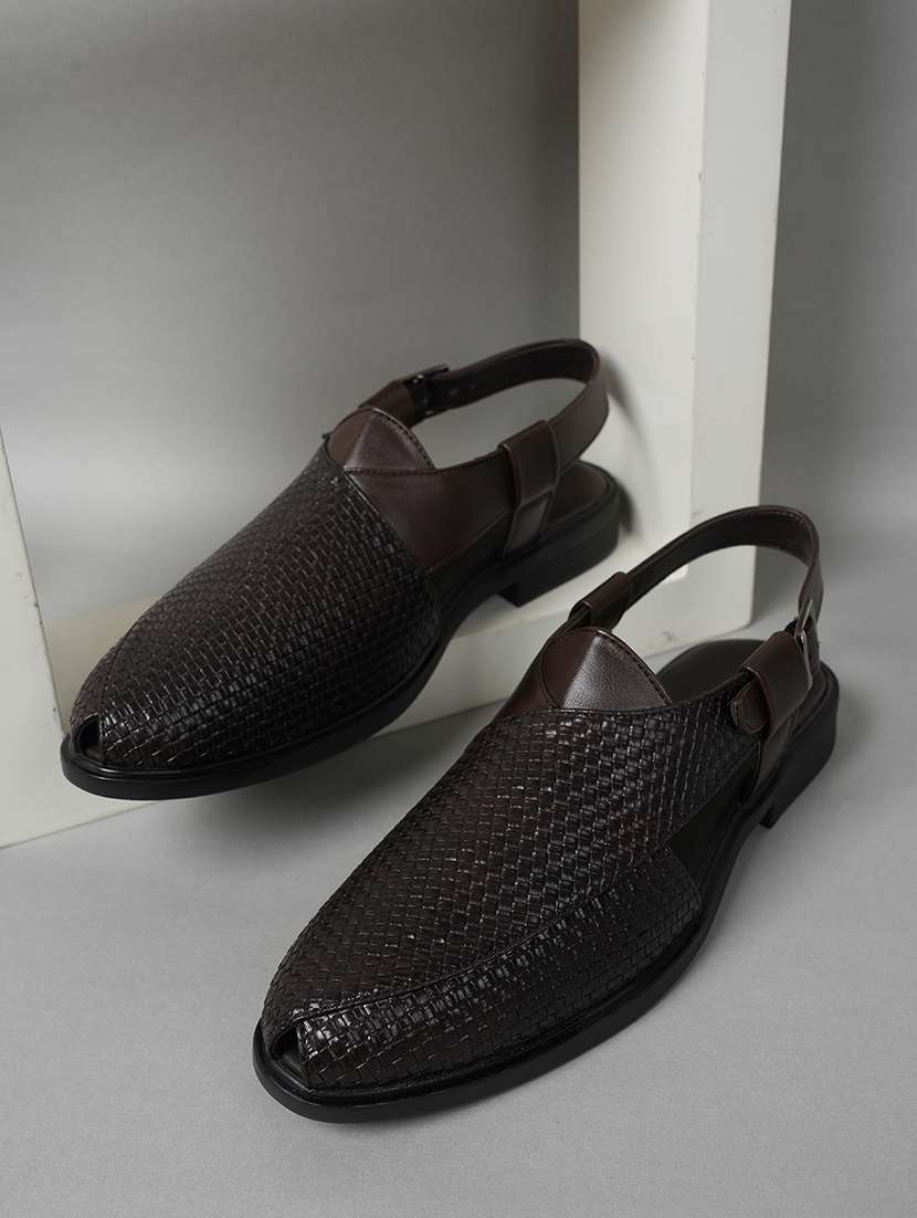 men textured back strap sandal