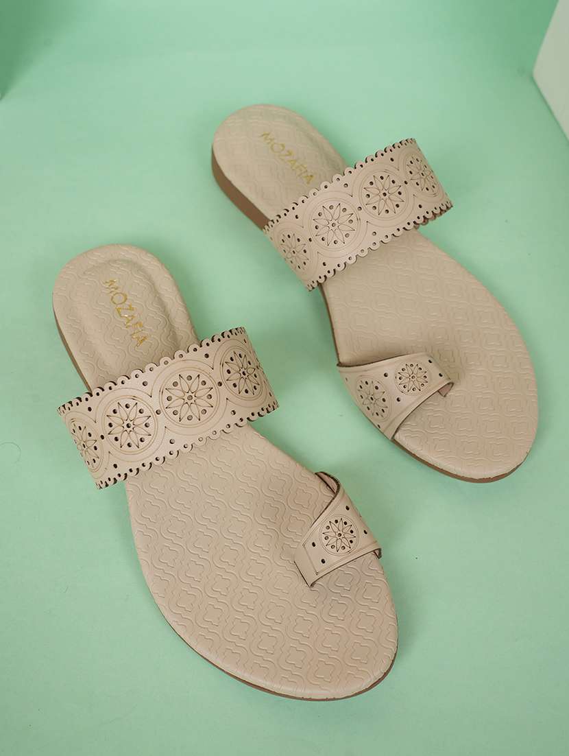 women solid one toe flat sandal