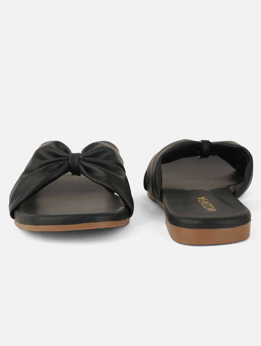 Women Solid Slip On Flat Sandal - 22341467 -  Standard Image - 2