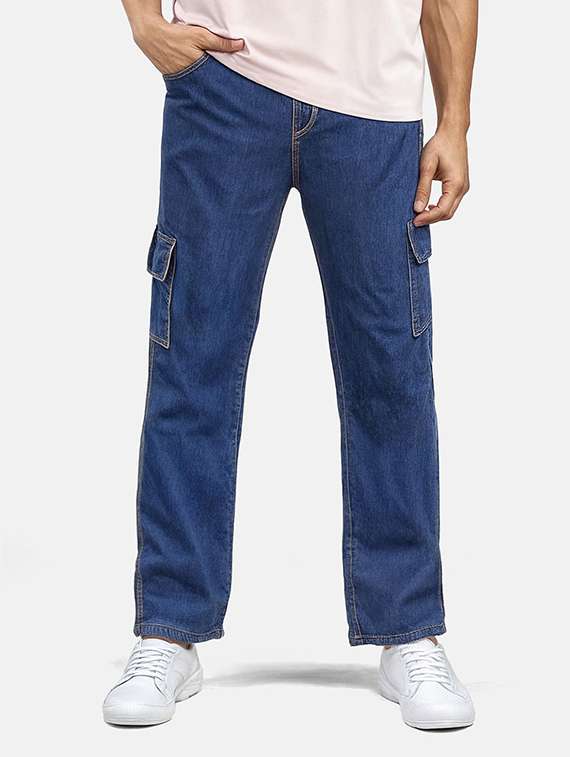 men solid mid rise regular fit cargo 