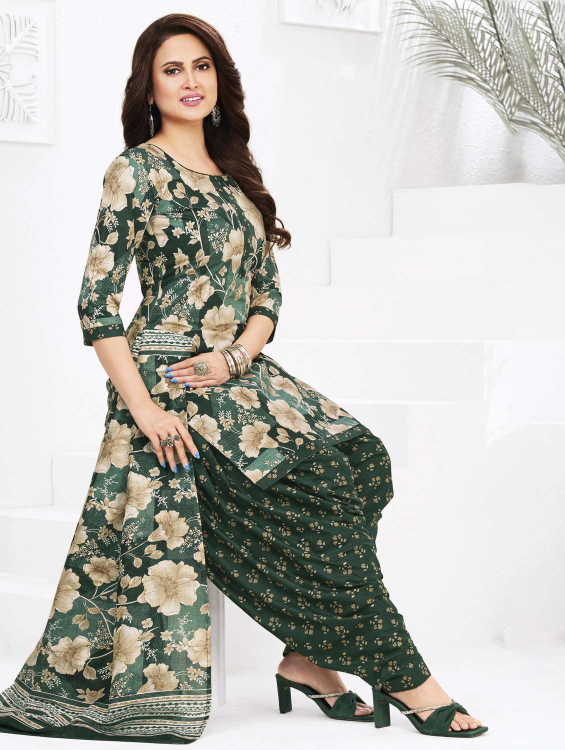 women printed three quarter sleeve kurta patiala with dupatta set