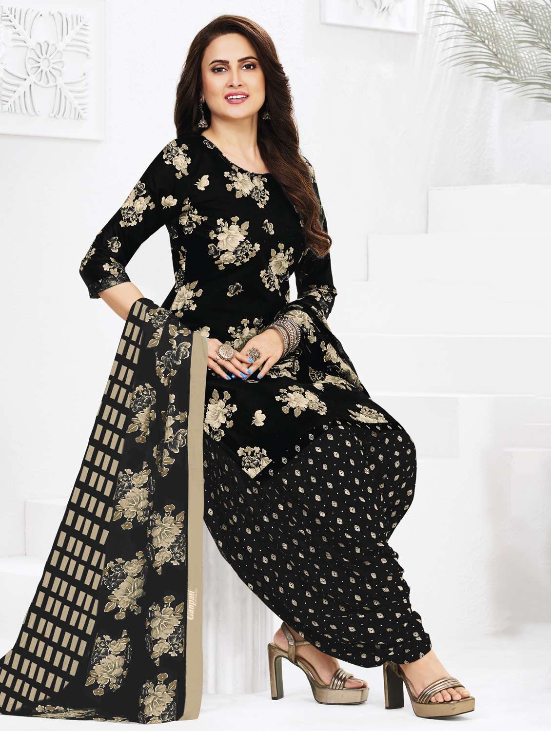 women printed three quarter sleeve kurta patiala with dupatta set