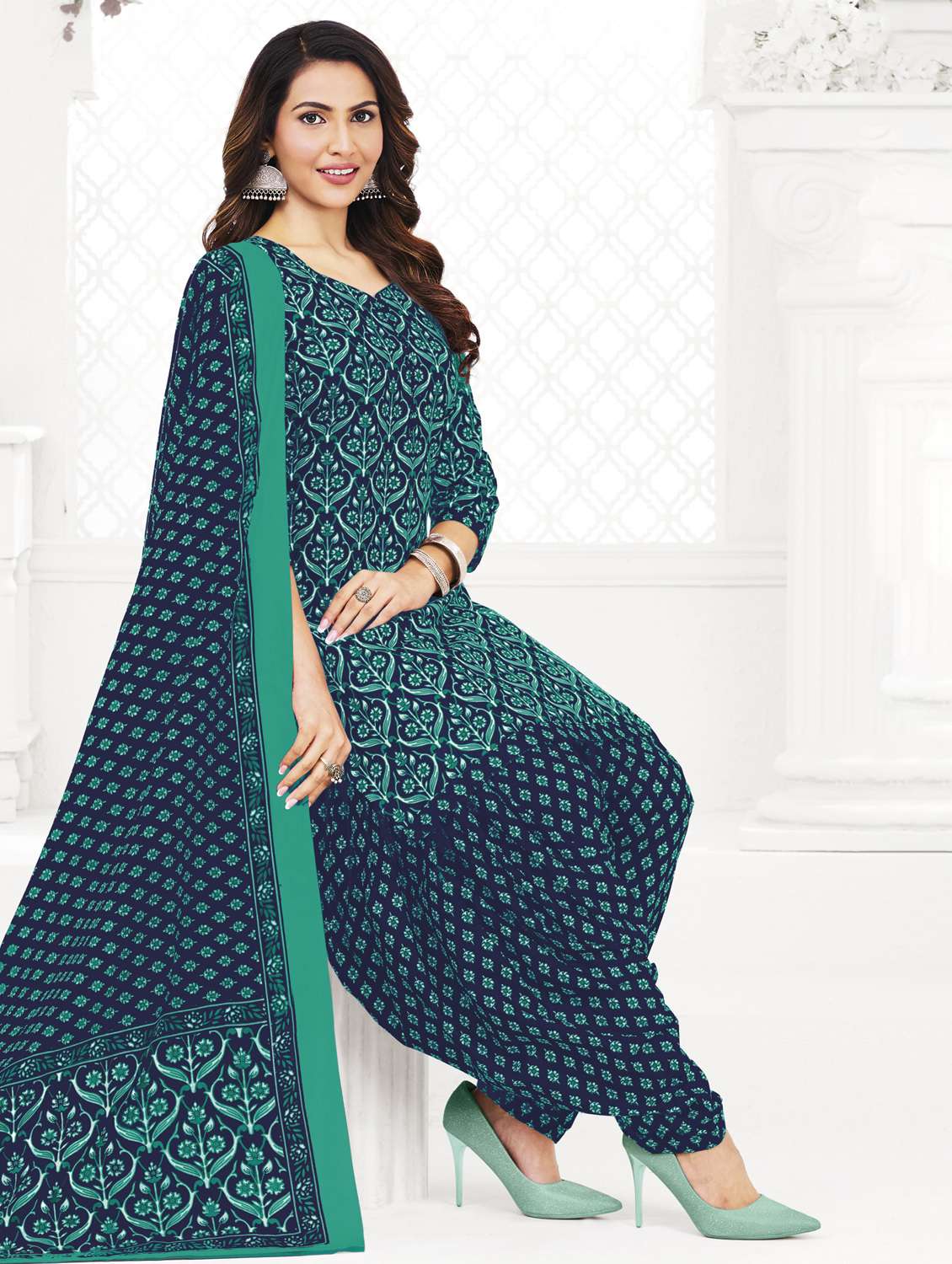 women printed three quarter sleeve kurta patiala with dupatta set