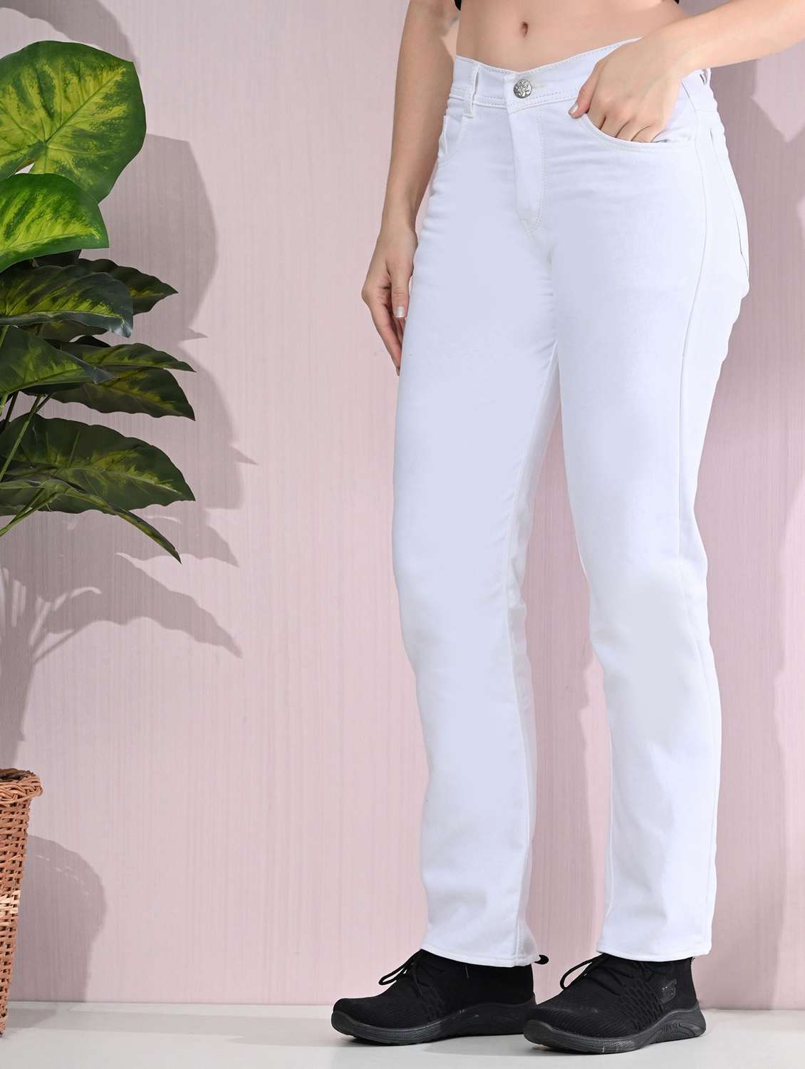 women solid mid rise straight jeans