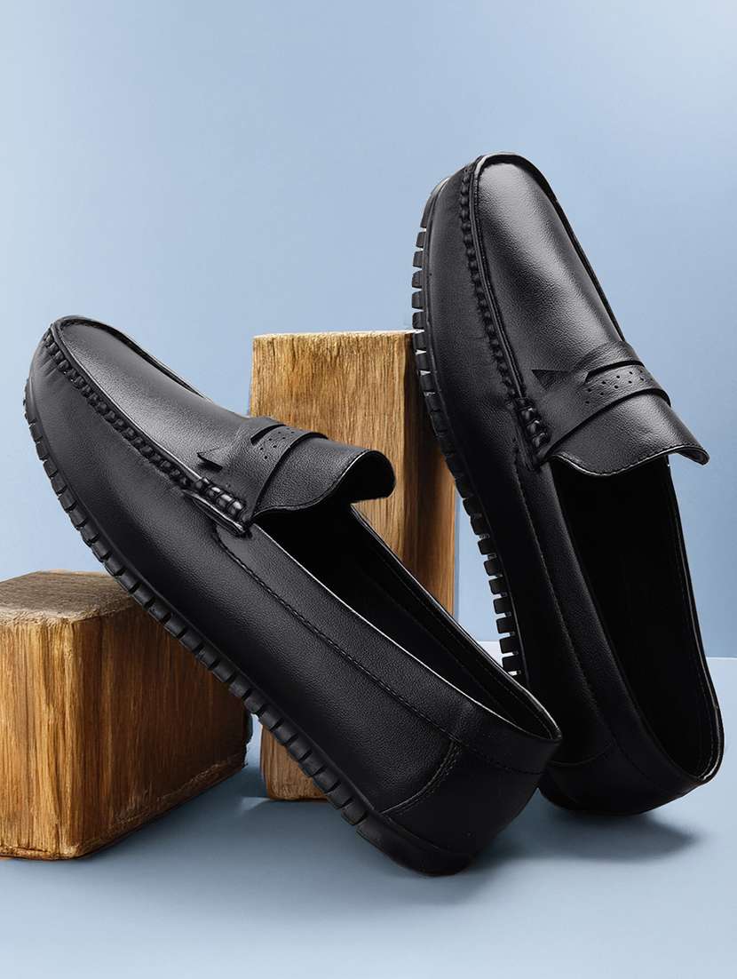 men solid slip on loafer