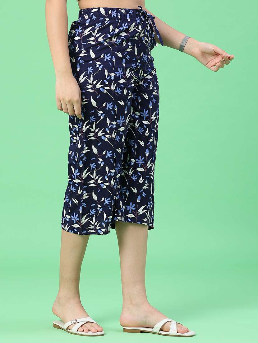 women floral printed mid rise capri - 22357407 -  Standard Image - 2