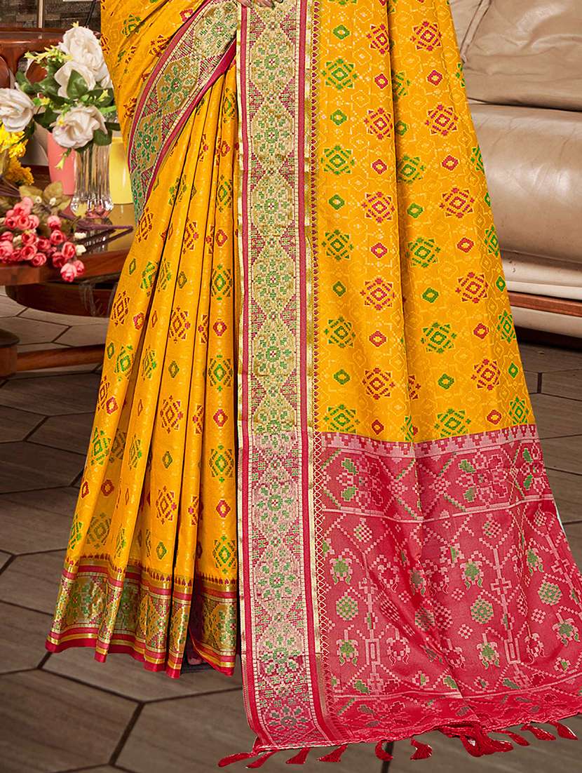women self design patola saree with blouse - 22357646 -  Standard Image - 2
