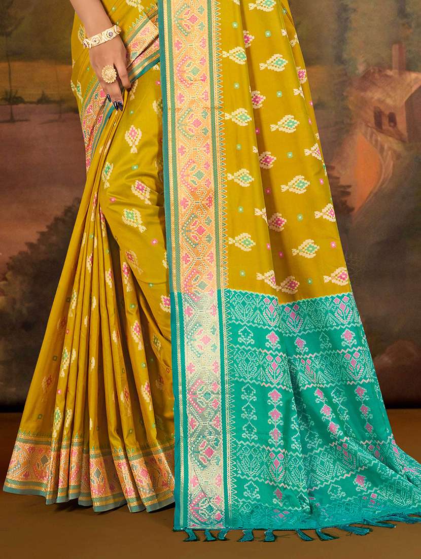 women self design patola saree with blouse - 22357666 -  Standard Image - 2