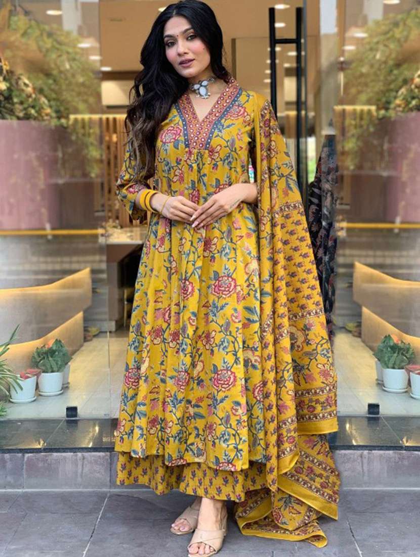 women floral three quarter sleeve kurta palazzo with dupatta set - 22357936 -  Standard Image - 2