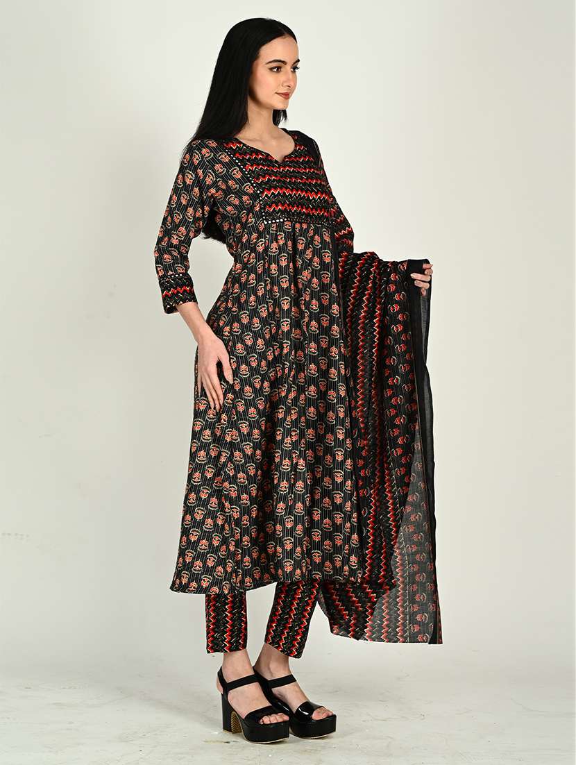 Women Printed Three Quarter Sleeve Kurta Pant With Dupatta Set - 22357938 -  Standard Image - 2