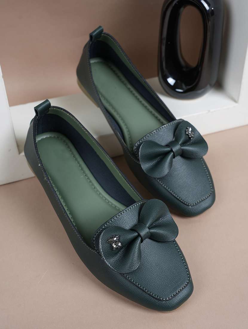 women solid slip on ballerina