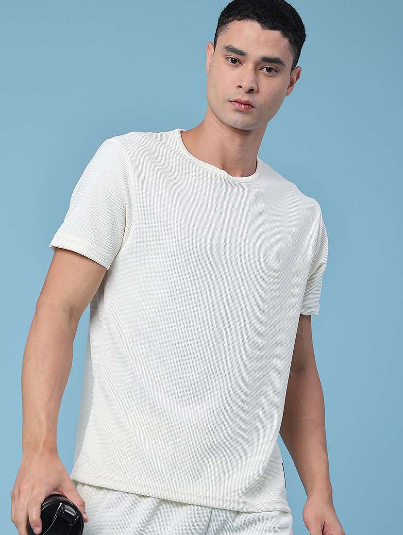 men solid round neck t-shirt and shorts co-ord set