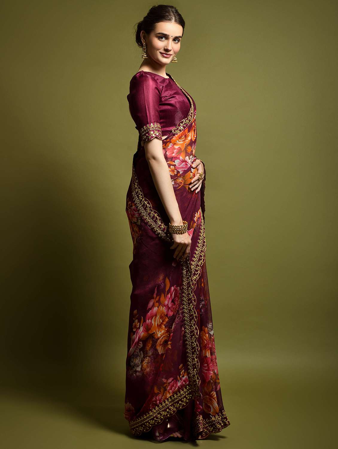 women floral printed bordered saree with blouse - 22361887 -  Standard Image - 2