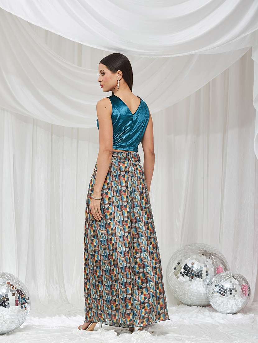 women solid sleeveless velvet crop top - 22363541 -  Standard Image - 2