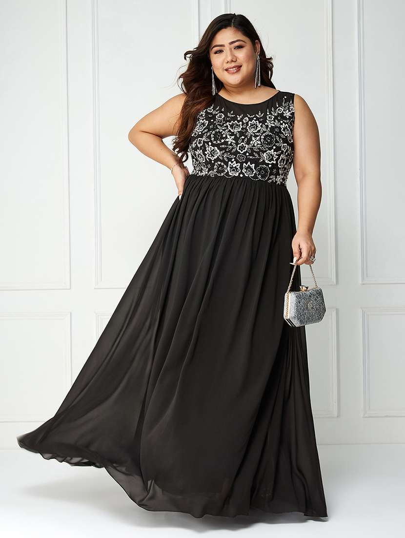 women plus size embroidered sleeveless dress
