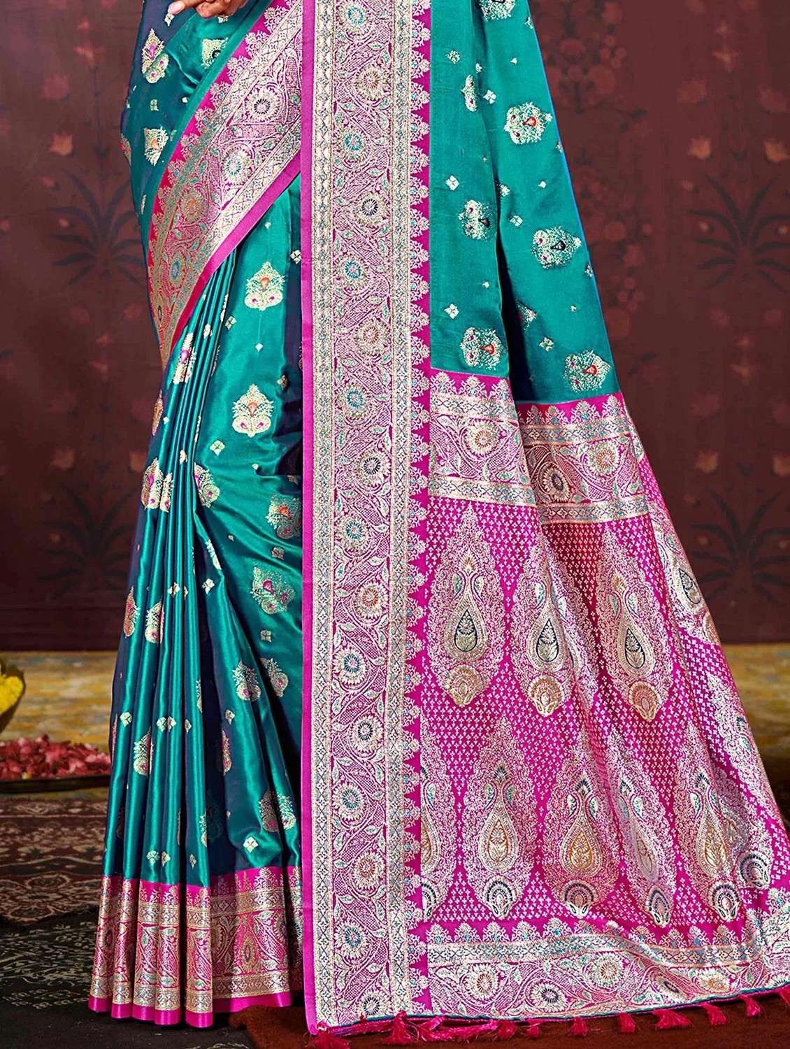 women self design banarasi saree with blouse - 22368368 -  Standard Image - 2