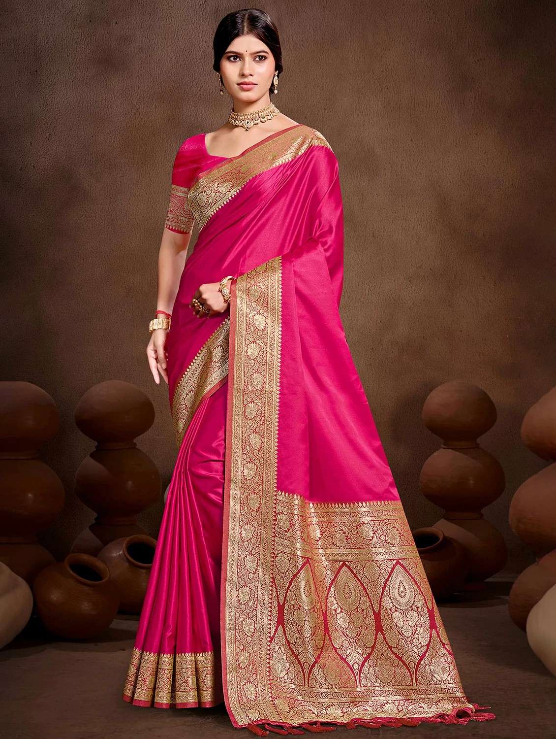 women solid with bordered saree with blouse