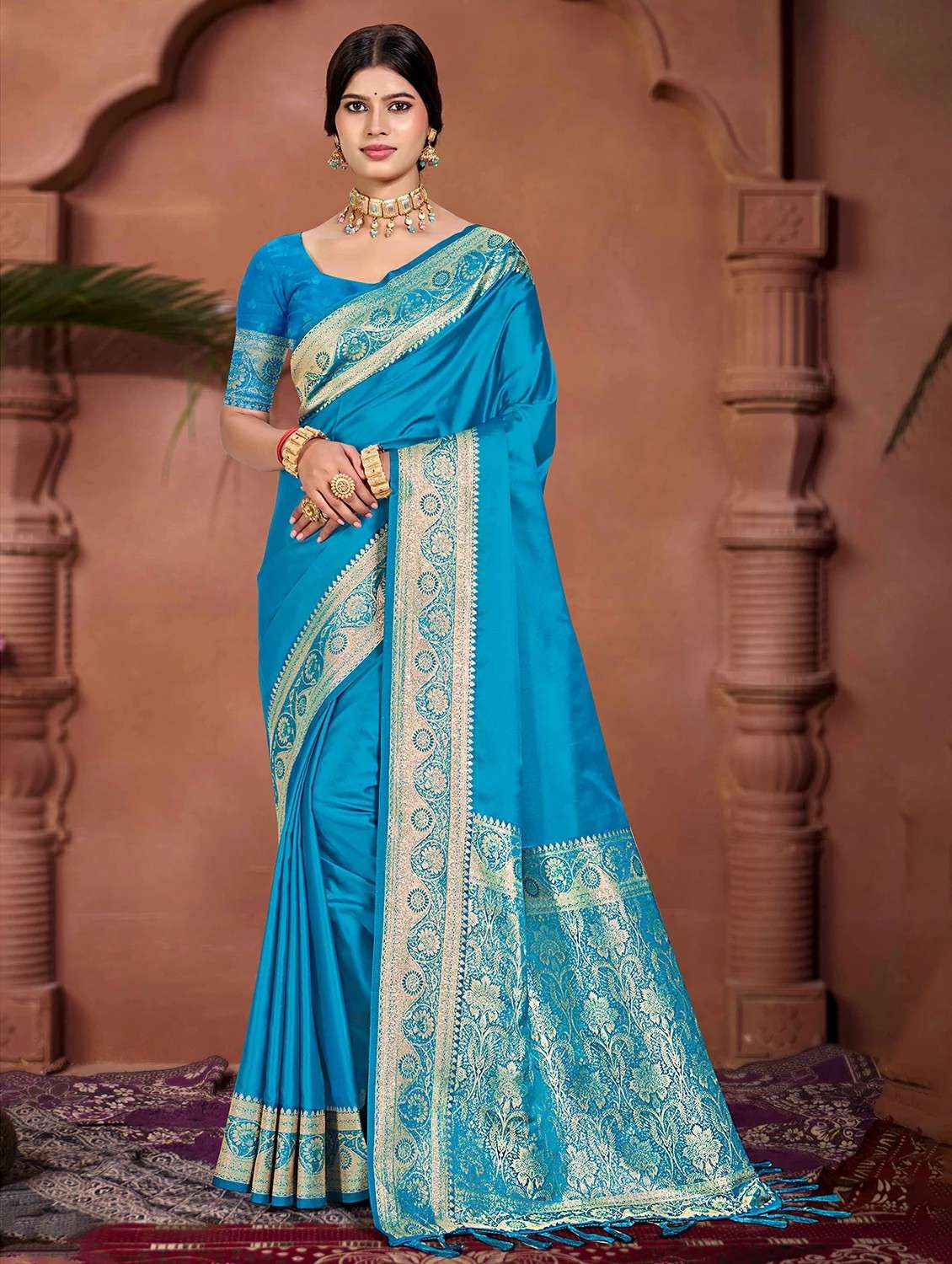 women solid with bordered saree with blouse