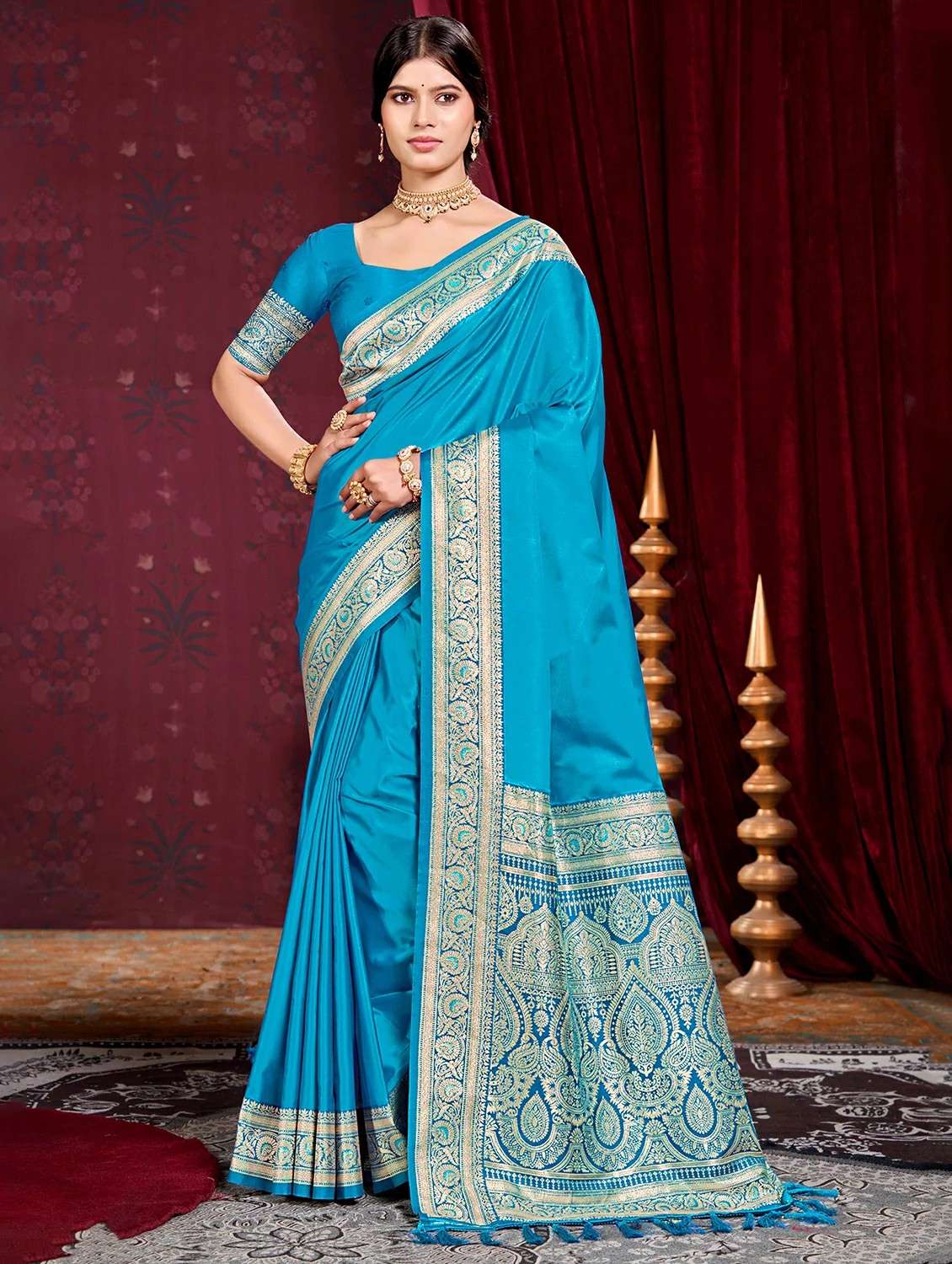 women solid with bordered saree with blouse