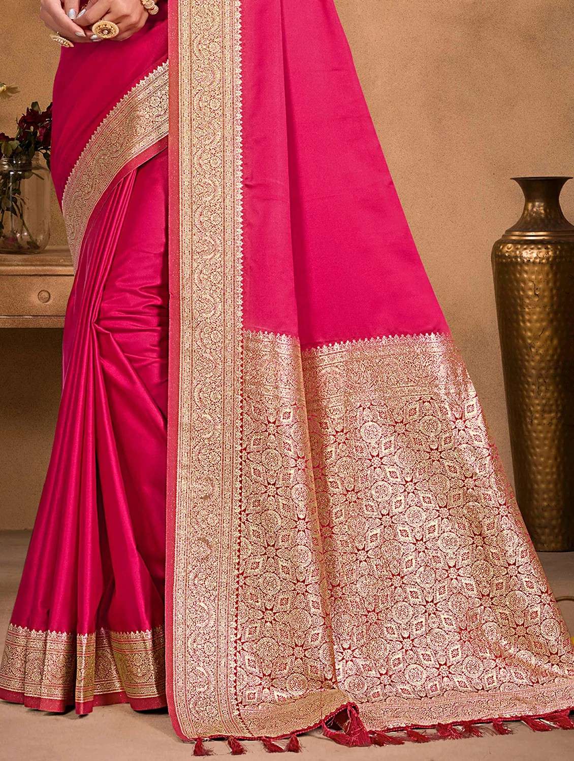 women solid with bordered saree with blouse - 22368395 -  Standard Image - 2