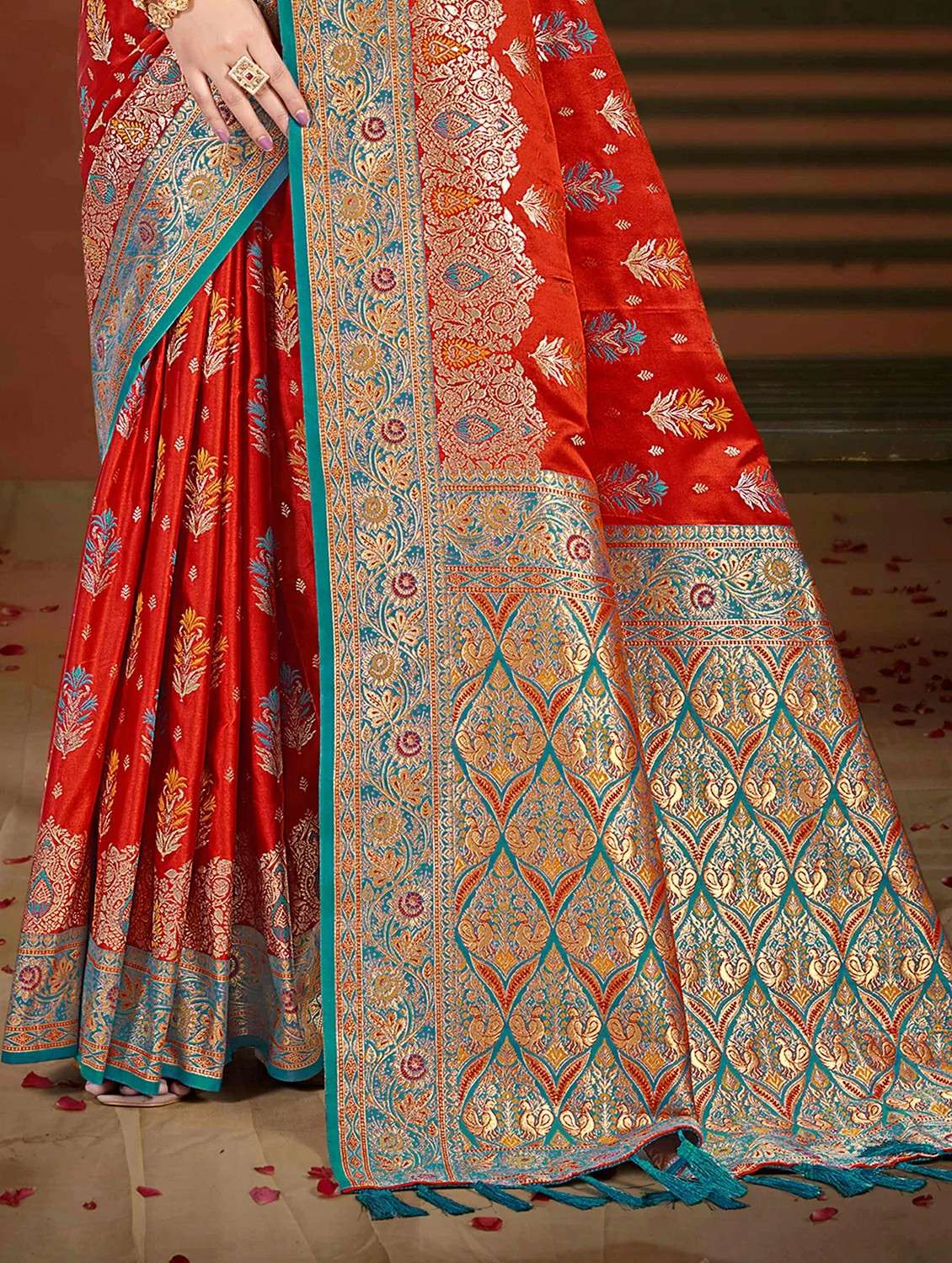 women self design banarasi saree with blouse - 22368404 -  Standard Image - 2