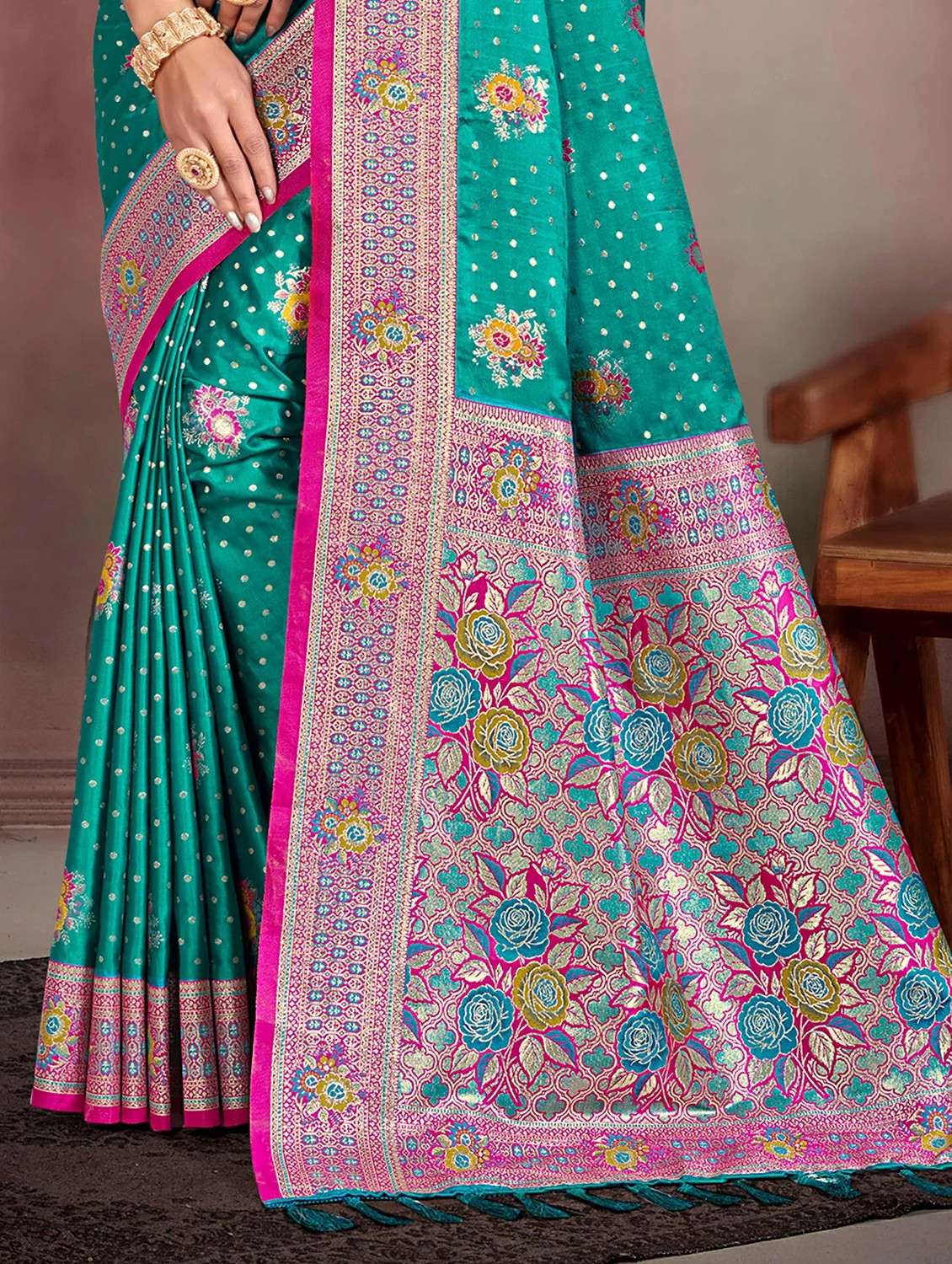 women self design banarasi saree with blouse - 22368413 -  Standard Image - 2