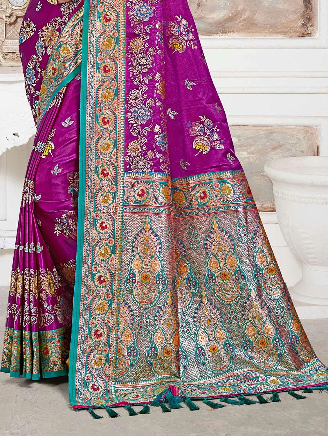 women self design banarasi saree with blouse - 22368415 -  Standard Image - 2