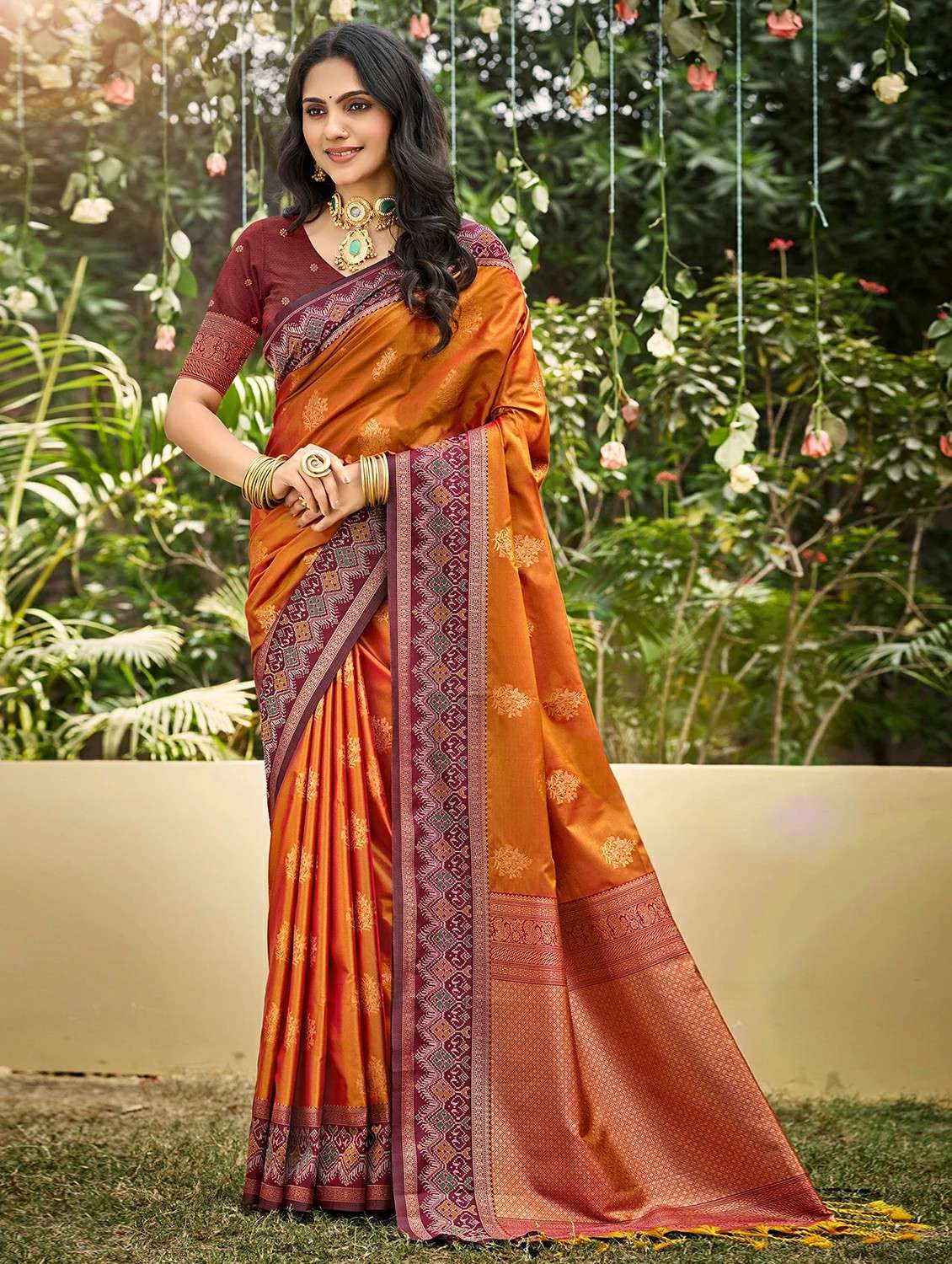 women self design banarasi saree with blouse