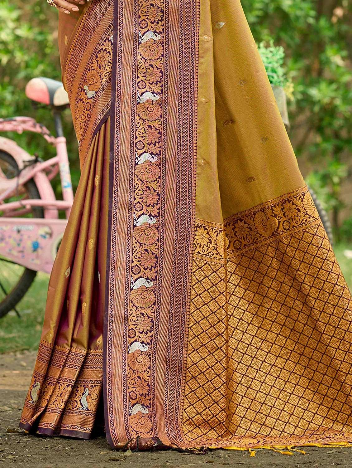 Women Self Design Banarasi Saree With Blouse - 22368433 -  Standard Image - 2
